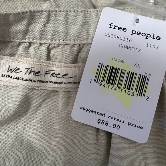 FREE PEOPLE cropped front buttons top pockets Top - Picture 3 of 3